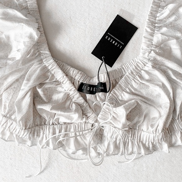 Lioness Blouse - Picture 8 of 16